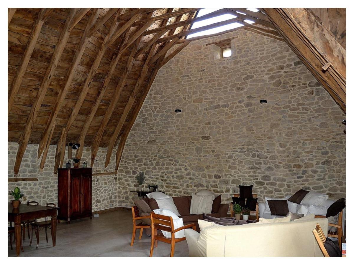 A L'Ombre Du Tilleul Comiac Bagian luar foto