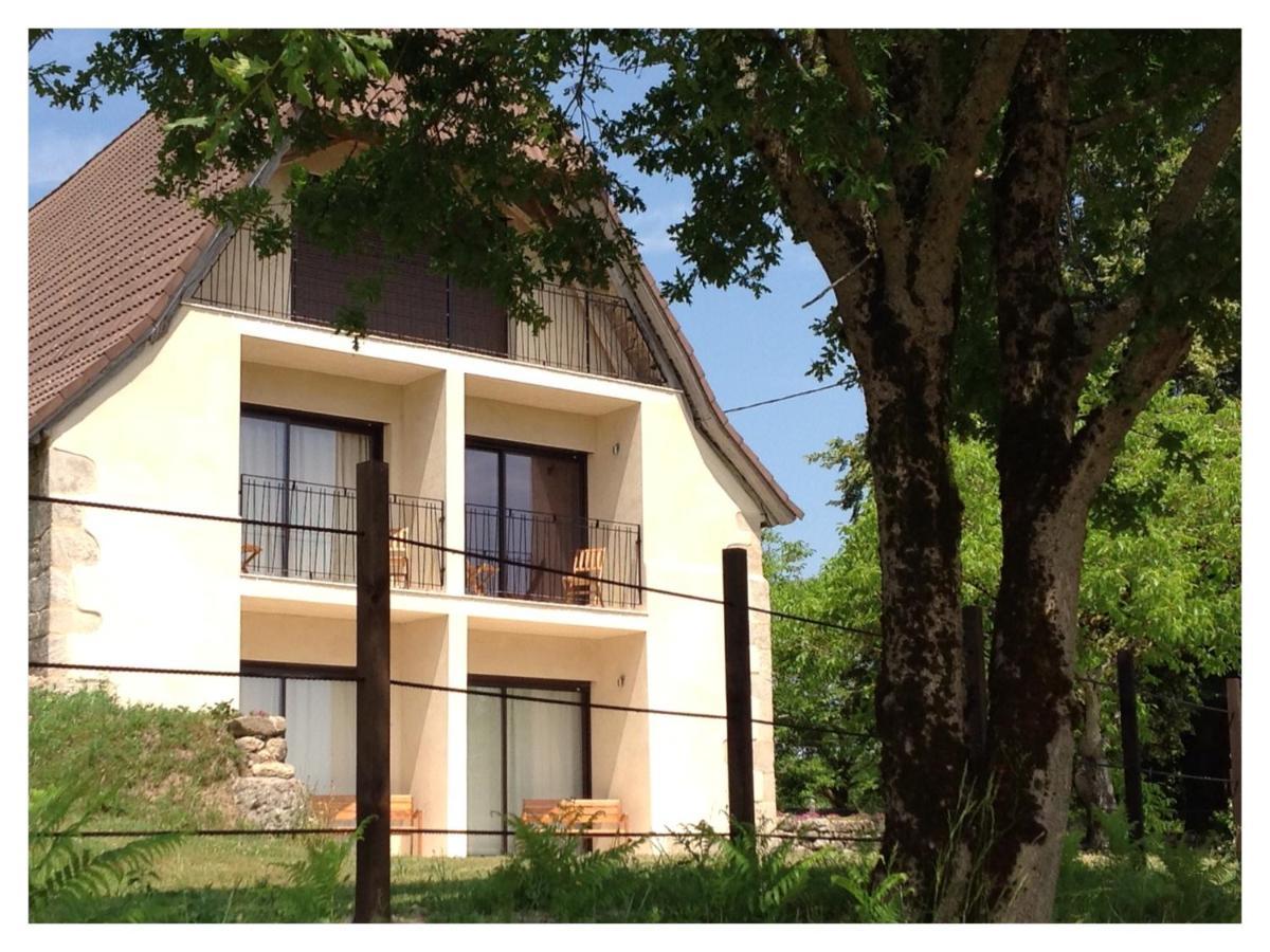 A L'Ombre Du Tilleul Comiac Bagian luar foto