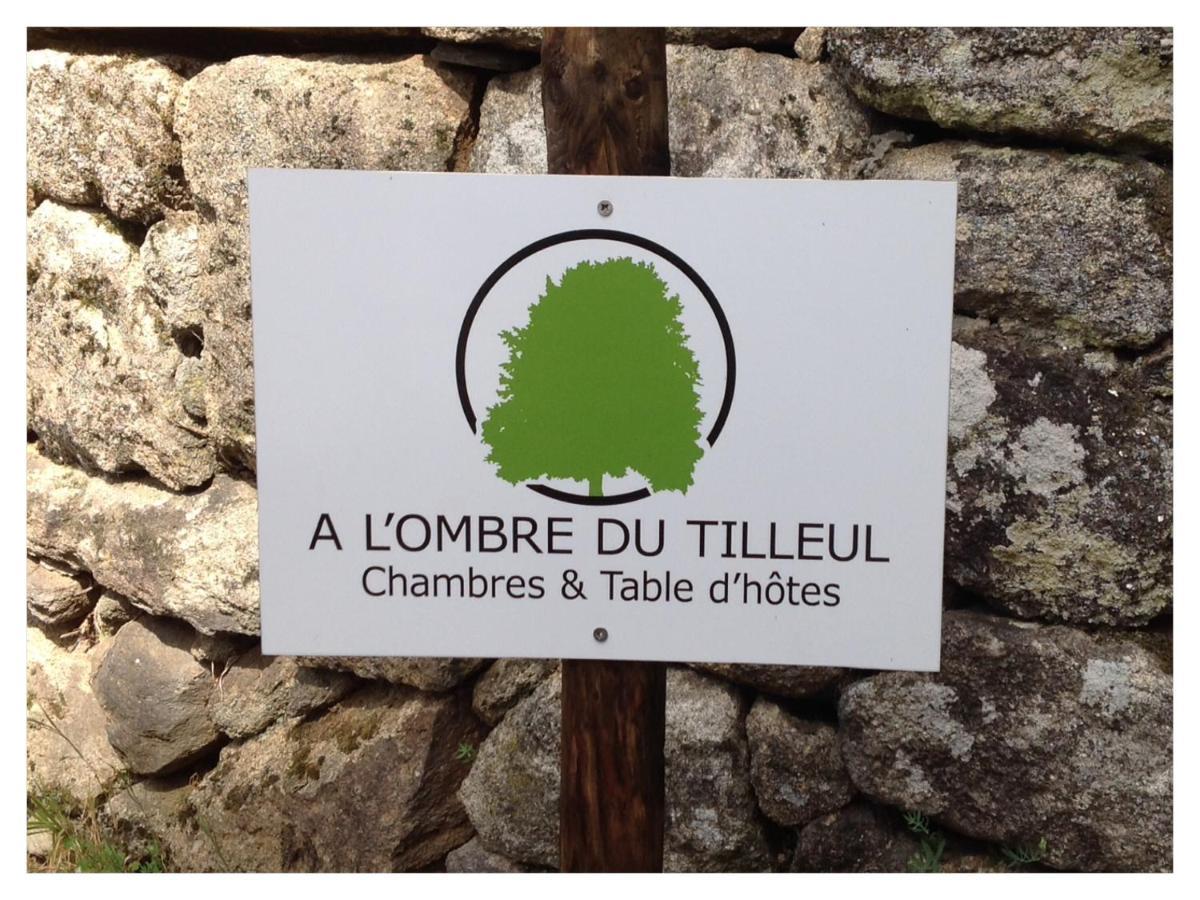 A L'Ombre Du Tilleul Comiac Bagian luar foto